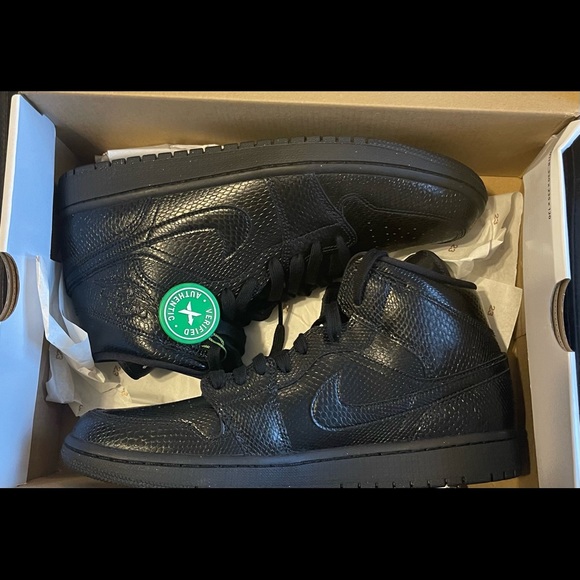 Black Snake Skin Jordan 1 Mid Size 11(W) - Picture 2 of 3
